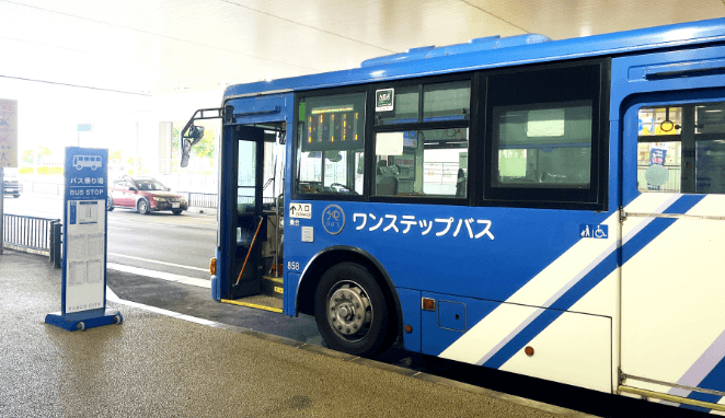 前往Omoromachi站的接駁巴士就在這個出入口外面的巴士站。