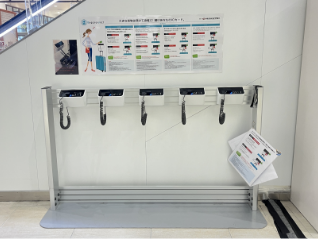 館內行李固定站：可用鋼纜暫時鎖住大型行李，安心逛街