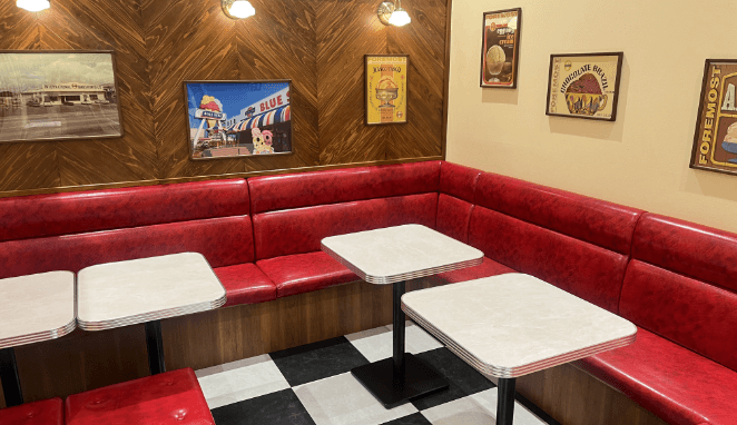 藍印Blue Seal冰淇淋店內座位區