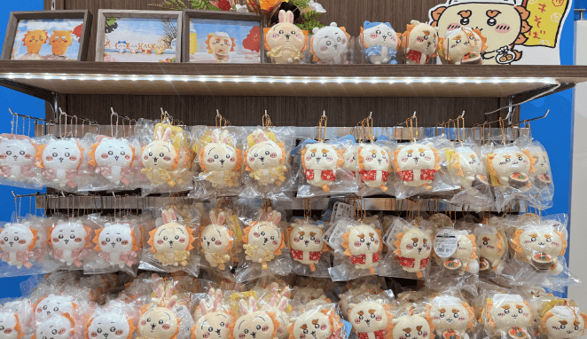 沖繩獅子角色鑰匙圈與娃娃陳列