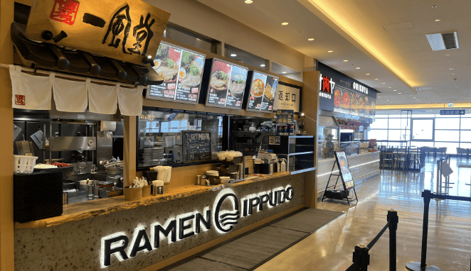 沖繩PARCO CITY一風堂拉麵店櫃檯