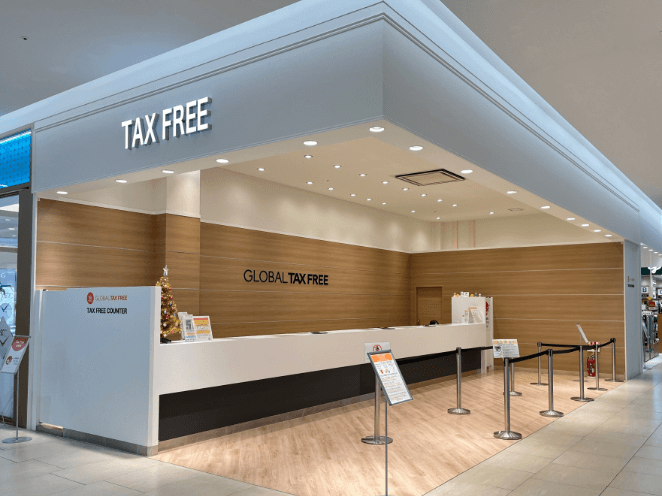 請攜帶當日消費收據與護照至 1F 免稅櫃台