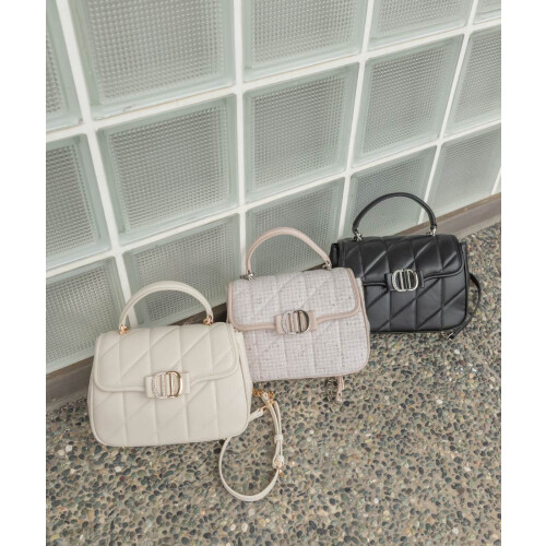 【新作商品のご紹介】【再入荷】2WAY ビジューパーツキルティングハンドバッグ
