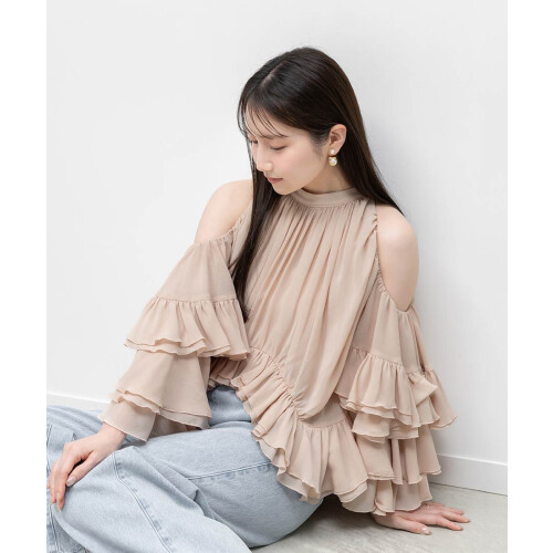 【新作商品のご紹介】ラッフルフリルオフショルダーブラウス 