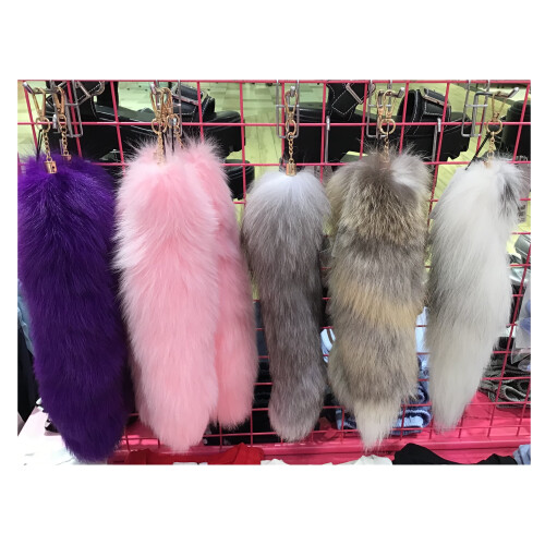 ふわふわのしっぽチャーム💕
