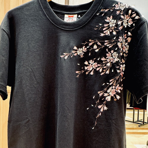 桜柄刺繍Tシャツ