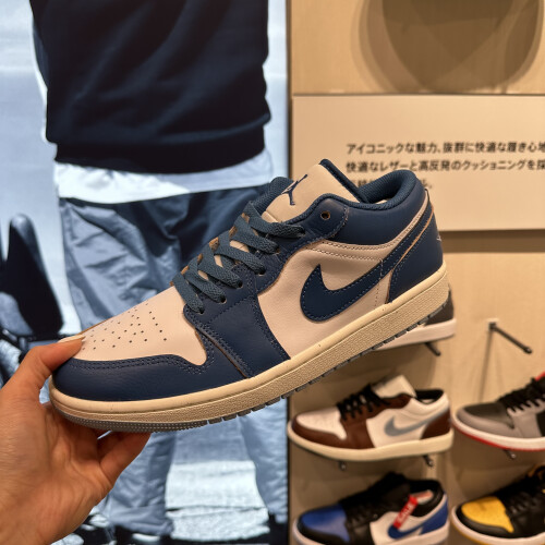 夏にもってこいのカラー💙JORDAN1LOW