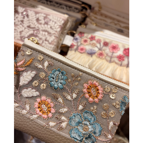 大人気✨✨✨インド刺繍ポーチ🪡made in japan