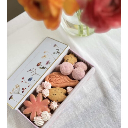 沖縄限定！うるま市、小さなタルトと焼き菓子専門店 Aimer.okinawa x AVO.handmade コラボ限定クッキー缶販売中🌸