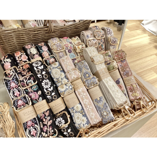 【入荷】大人気‼︎インド刺繍スマホショルダー🪡made in Japan！！