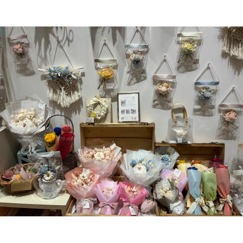 色鮮やかなプリザーブドフラワー💐