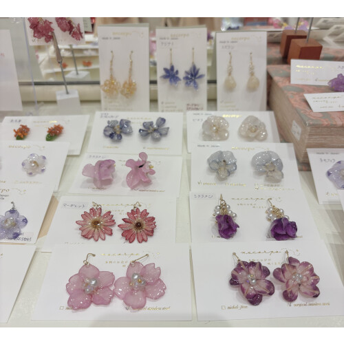 今大人気の！🌸お花アクセサリー入荷🌸