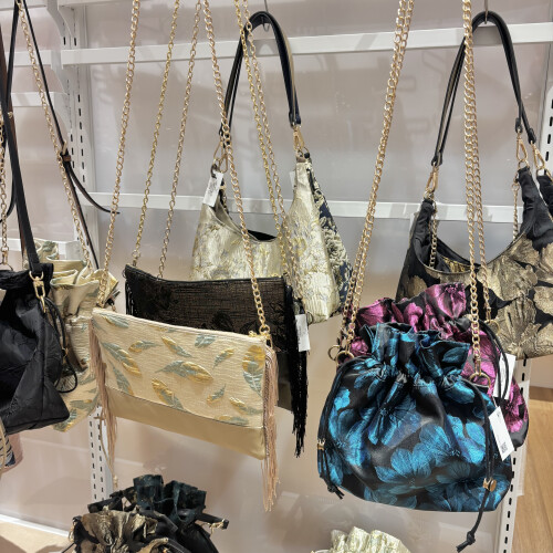 大人気のバッグ&ポーチ👜✨