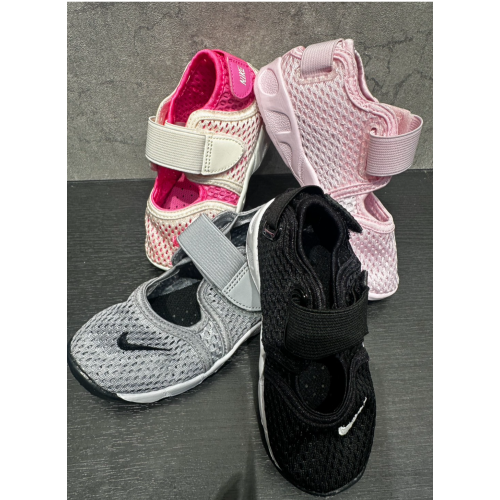 KIDS☺　NIKE RIFT🌞